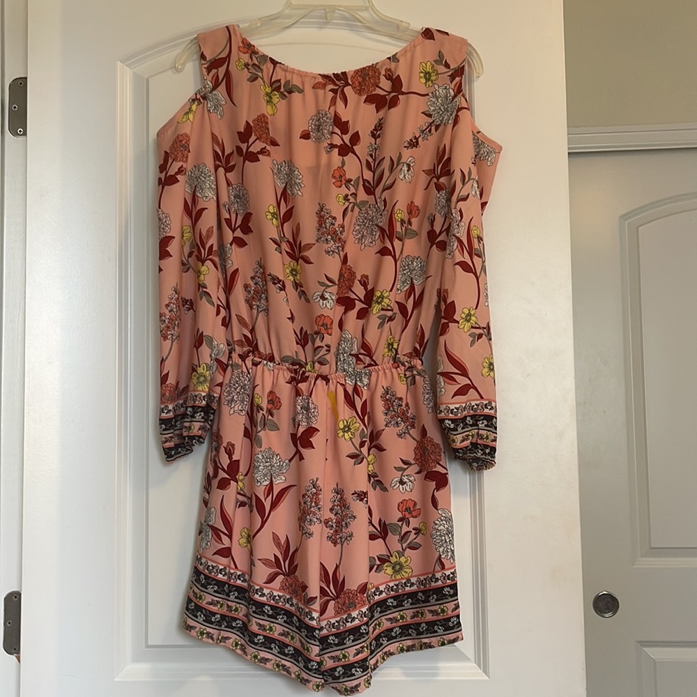 Size small flowered romper - Picture 2 of 4